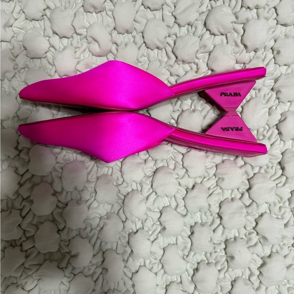 Prada - Picture 3 of 5